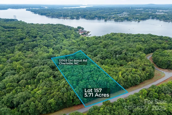 Close proximity to Lake Wylie