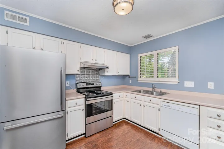 LARGE KITCHEN HAS NEW STOVE AND SS REFRIGERATOR - ALSO A PANTRY