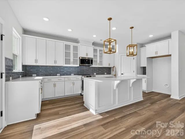 Soft close drawers & cabinets, quartz countertops. Walk in pantry with solid shelves