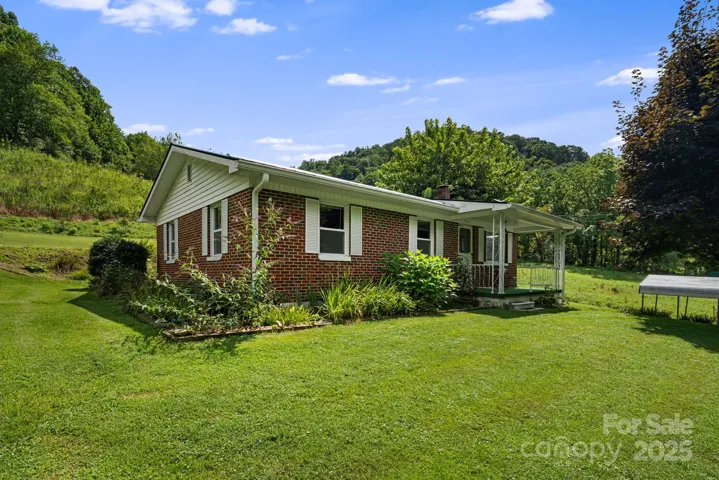 Darling Mid Century Farm House w/ 15 Ac