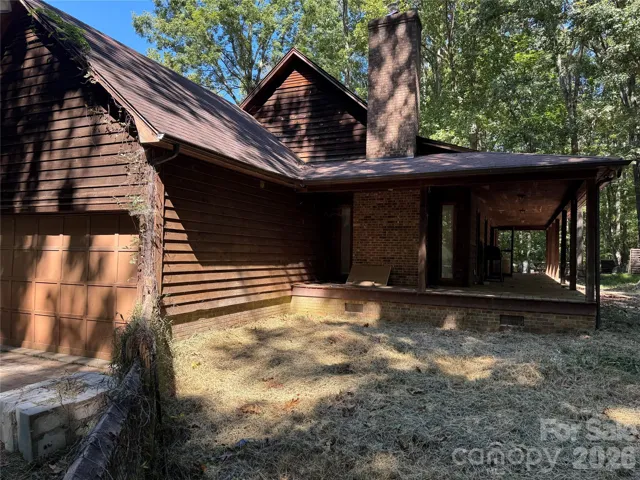 Farmhouse wrap around porch & 2 car garage