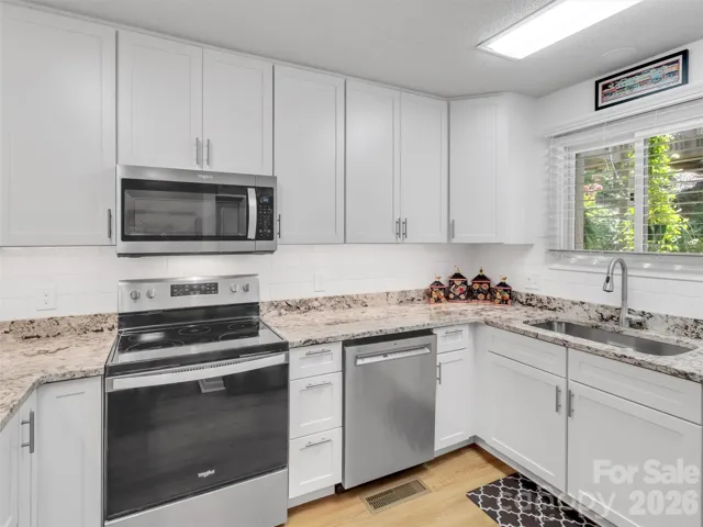 Newly Remodeled Kitchen