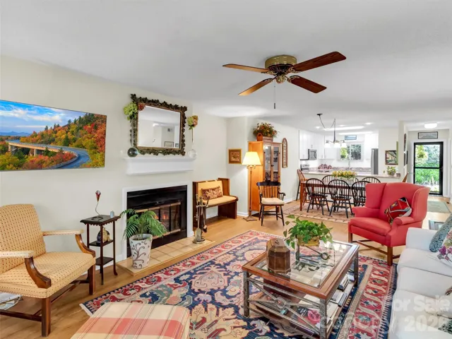 Bright & Sunny Great Room