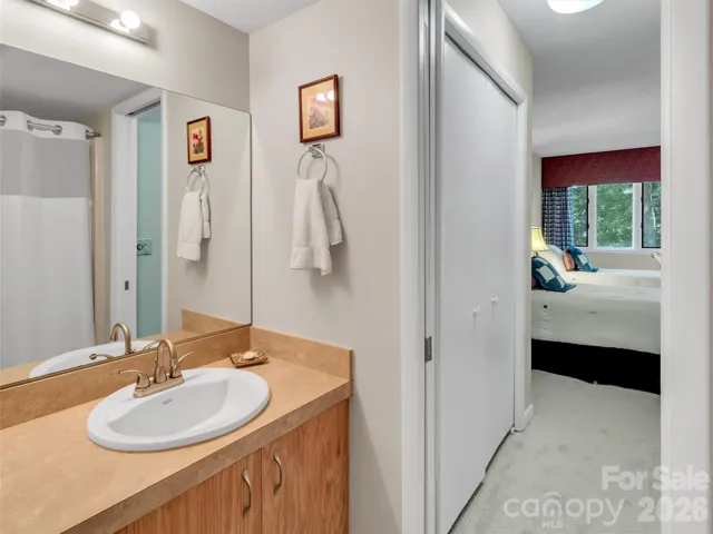 Full Bath in 2nd Suite