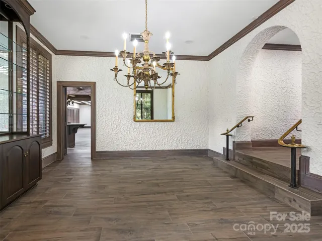 Dining room table
