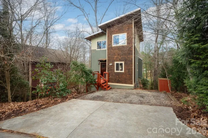 Walkable Morningside Park in West Asheville