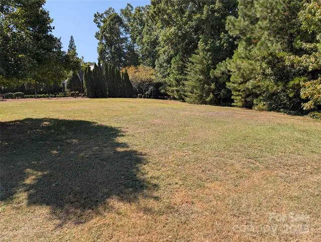 13911 Rhone Valley Dr. Charlotte NC 28278 .77 AcreMontreaux Subdivision, minutes to the Palisades and Lake Wylie.