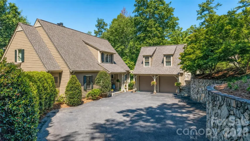 Welcome to 1513 Brentwood Place.