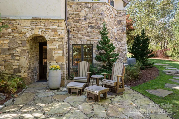 Private patio guest suite 