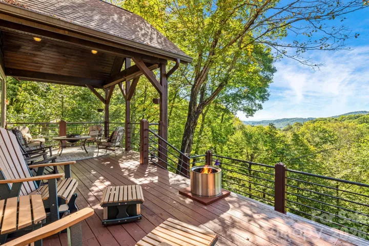 4,000 ft in elevation mountain home w/ year rounds views and a creek.