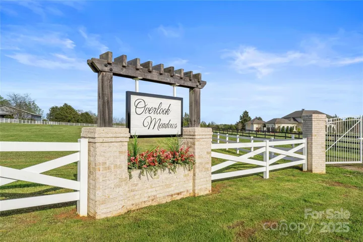 Overlook Meadows entry
