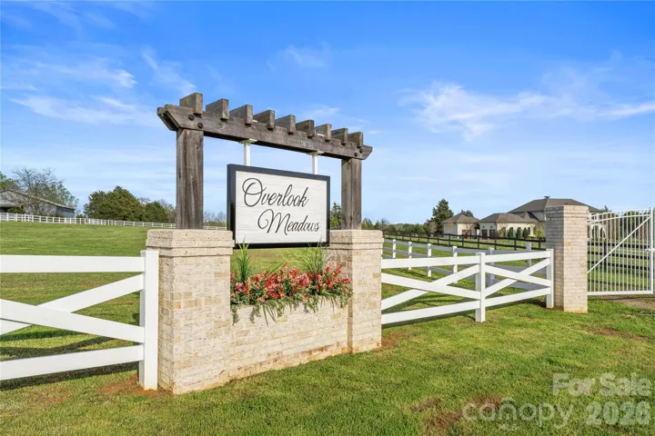 Overlook Meadows entry