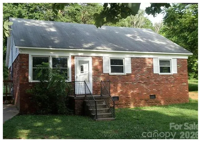 Spacious fenced Yard