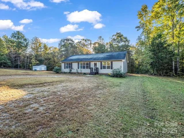 2009 Off Frame Modular home on 5 Private Acres!