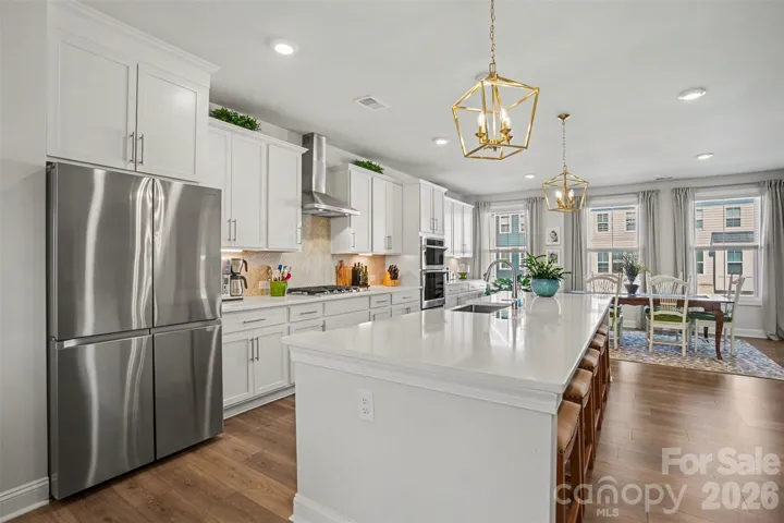 Huge island and kitchen