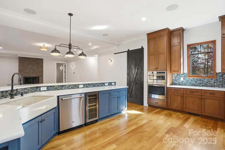 Farmhouse sink, wine/beverage cooler & nice stainless appliances