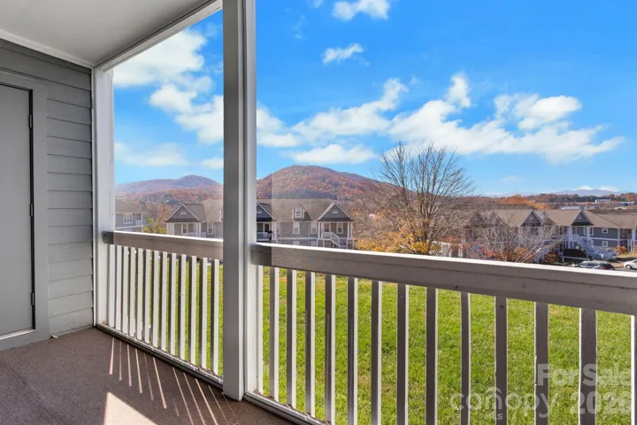 Mouintain views off of your screened in porch
