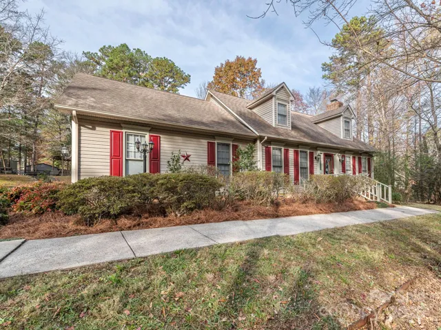 WELCOME TO 1800 LAKE LYNN ROAD
