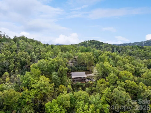 The Hawk's View, located at 235 Soaring Eagle Rd in Bryson City, NC