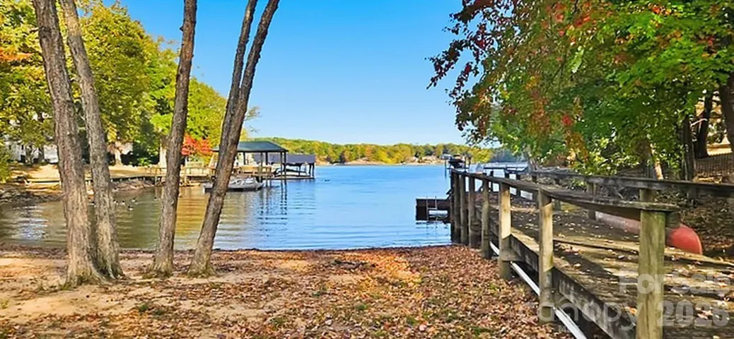 Private dock in place as well.