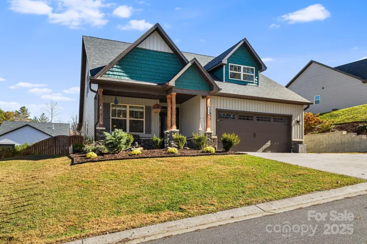 Beautiful Arts & Crafts Curb Appeal!