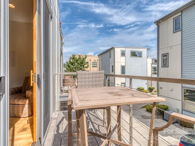 2nd floor patio