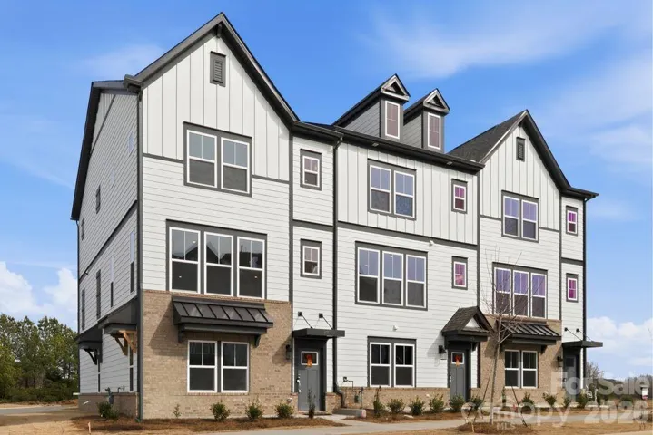 411 Silver Star Boulevard ~ Ready Now