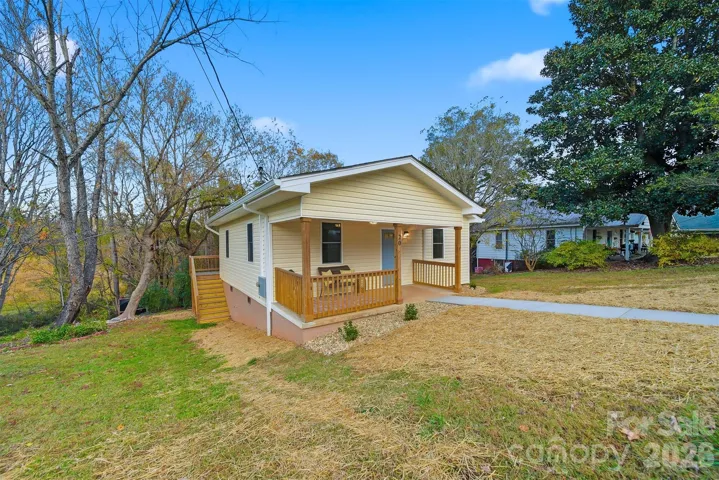 Roomy front porch!
