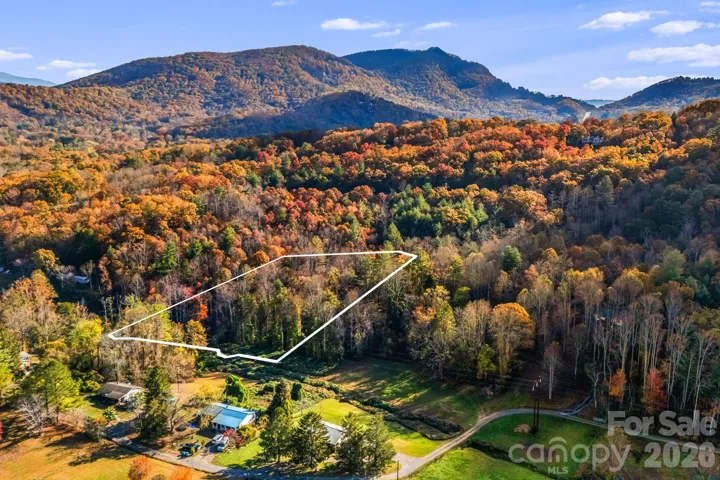 Lot 2 Willow Creek Drive backs up to Federal Land with the Mountain to Sea Trail and Blue Ridge Parkway