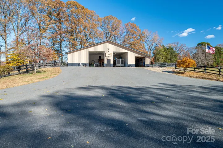 Huge Shop set to accommodate all the toys or work from home shop with full bath