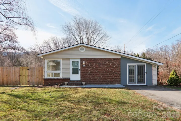 Desirable Black Mountain Location