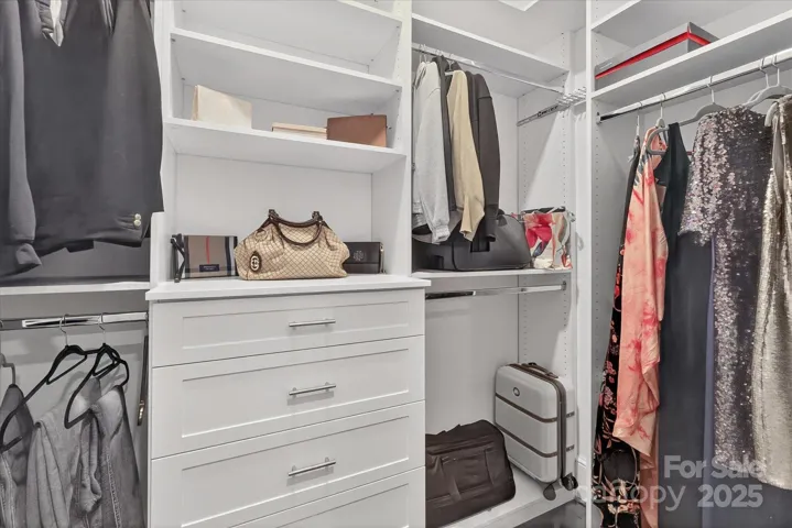Bespoke custom closet: B