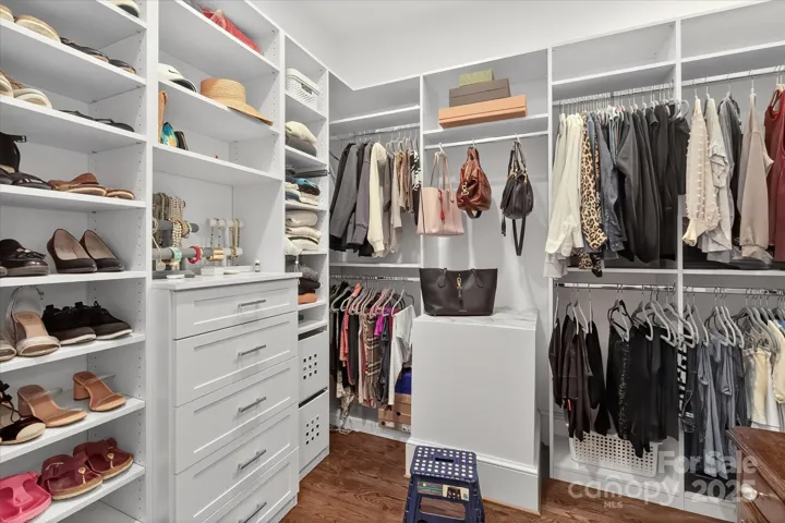 Bespoke custom closet:A