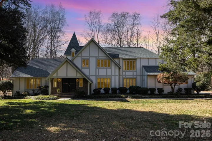 Welcome to 1716 Arbor Way Drive!