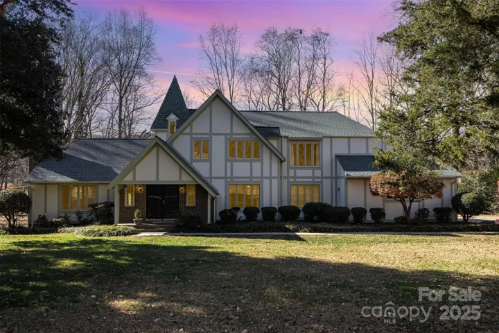 Welcome to 1716 Arbor Way Drive!