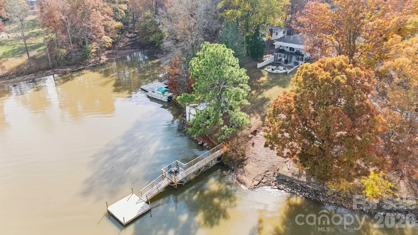 Lake Living never looked so good!!