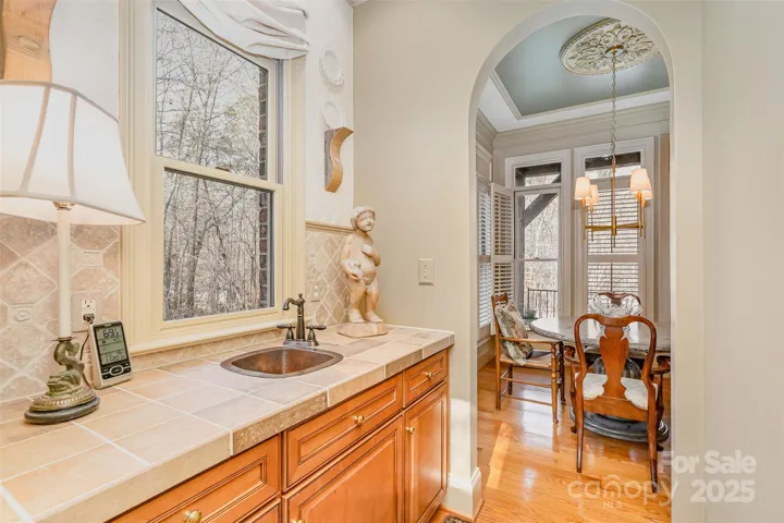 Wet bar / Butlers Pantry