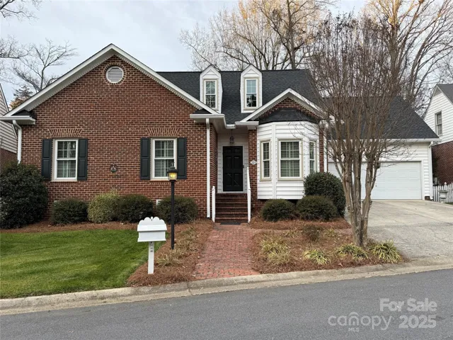 Welcome to Kings Creek - sought after Williamsburg patio homes