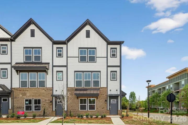 567 Silver Star Boulevard ~ Ready Now