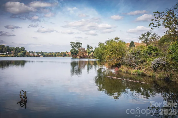 Nearby Beaver Lake