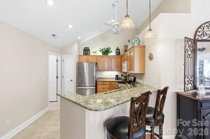 Bartop Seating with ample counter space