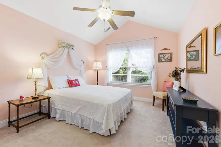 Split bedroom floor plan for privacy