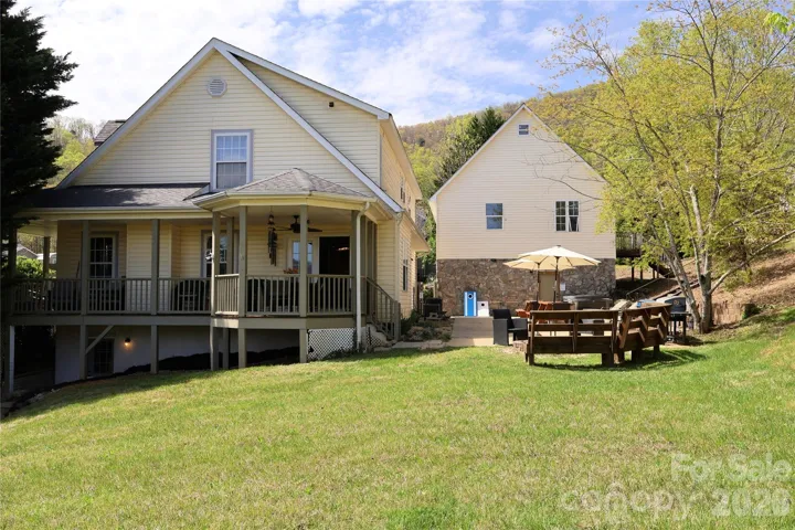 Veranda w/mountain view