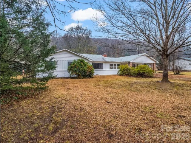 Mountain views out front and the river out back! It doesn't get any better than this!