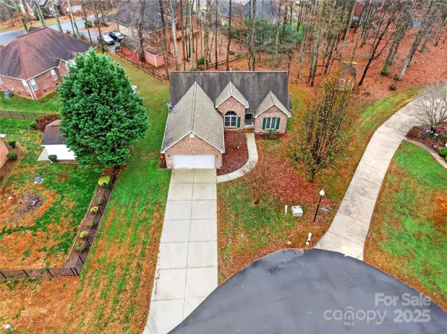 Huge homesite with brick ranch home with a bonus room over the garage on a cul-de-sac