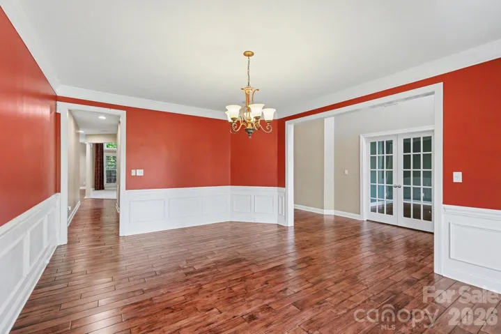 Dining Room w/butlers pantry