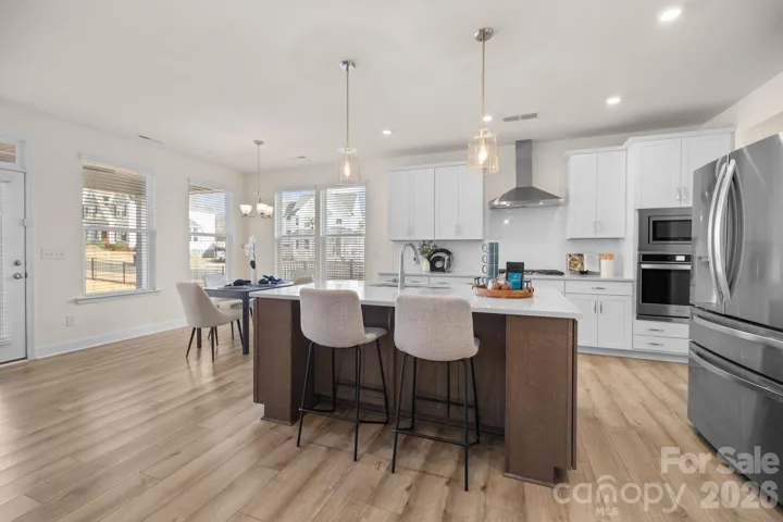 Kitchen island is ideal for quick bites and talking to the chef during dinner prep. It's like being seated at a chef's table!