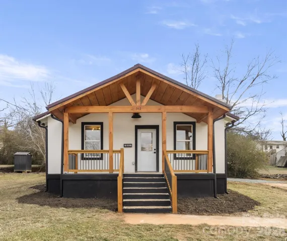 Remodeled bungalow in walkable DT