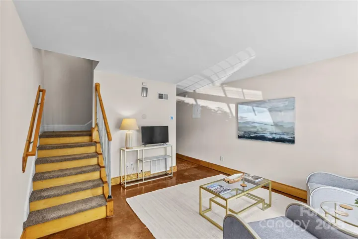 Entry/Living Room