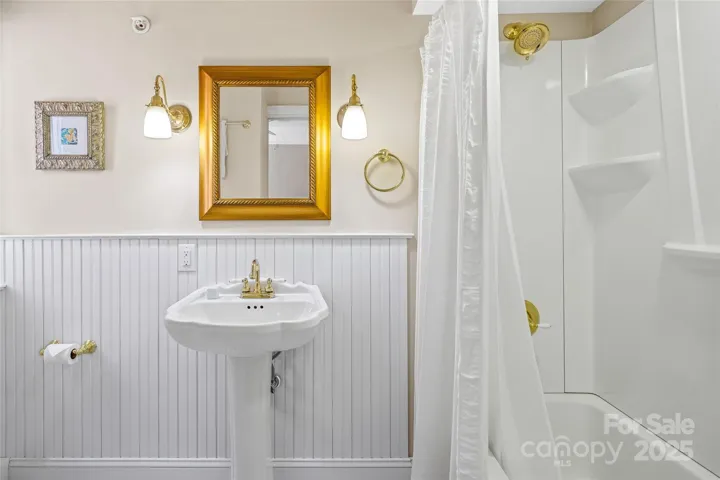 Second bathroom ensuite